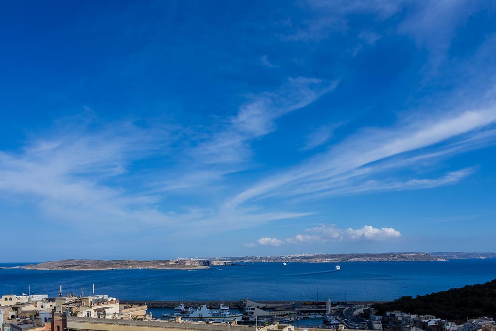 Seaview Luxury Penthouse With Shared Swimming Pool Ghajnsielem Exterior foto